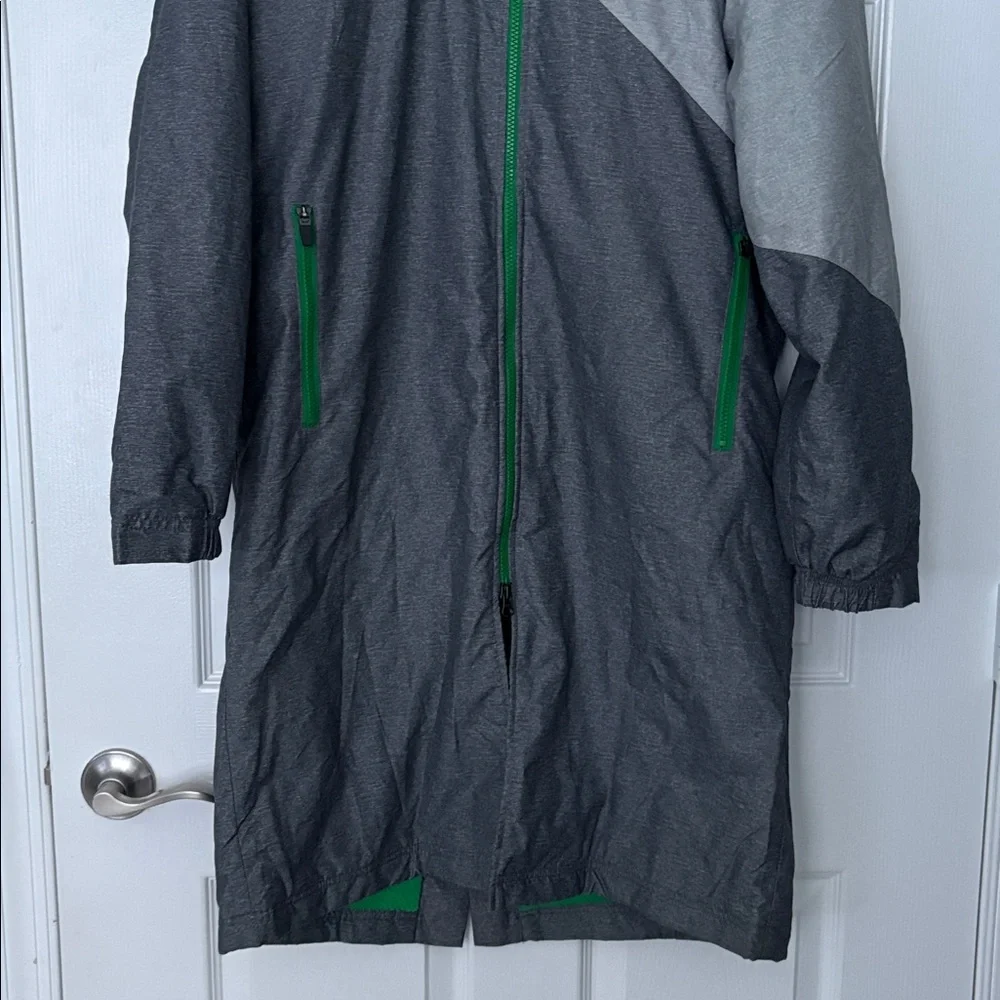 LIKE NEW Speedo Team Parka Grey with Green Size Medium - Picture 6 of 11